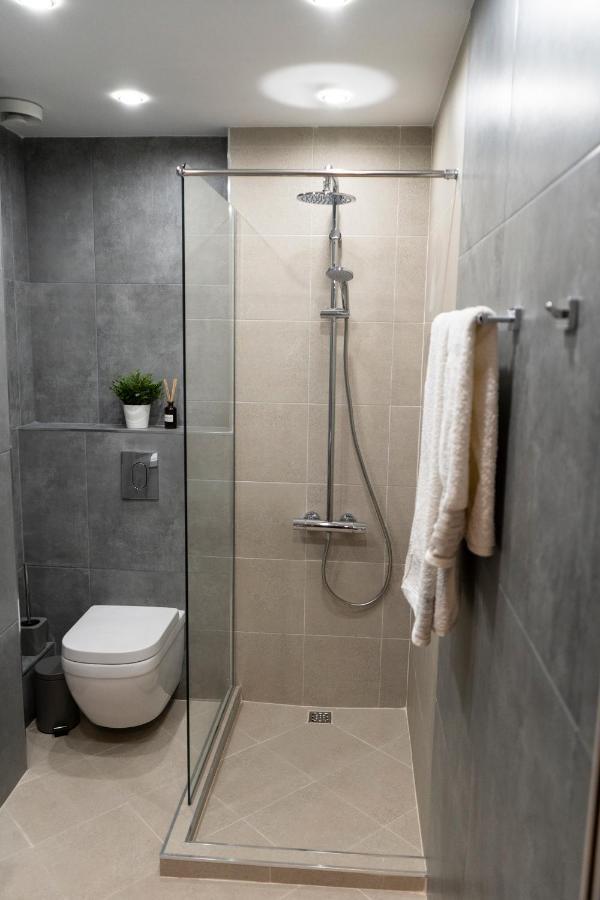 Appartamento Urban Elegance By Eagles' Bridge Sofia Esterno foto